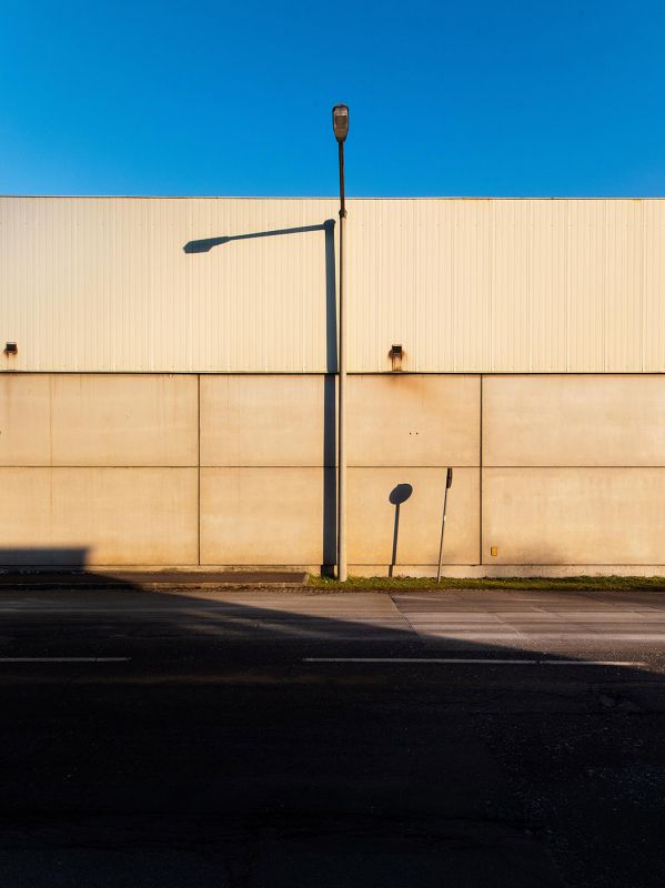 Sonnige Fotografie am Linzer Hafen. Straßenfotografie von Mick Morley