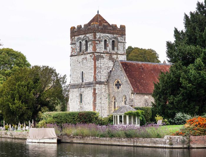 Mick Morley Thames England Boat Trip