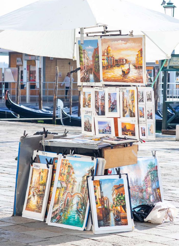 Künstlerische Fotografie fotografiert in Venedig mit Fokus auf Licht, Abstraktion, venezianischer Architektur, fotografiert von Mick Morley