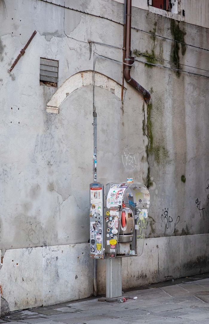 Künstlerische Fotografie fotografiert in Venedig mit Fokus auf Licht, Abstraktion, venezianischer Architektur, fotografiert von Mick Morley